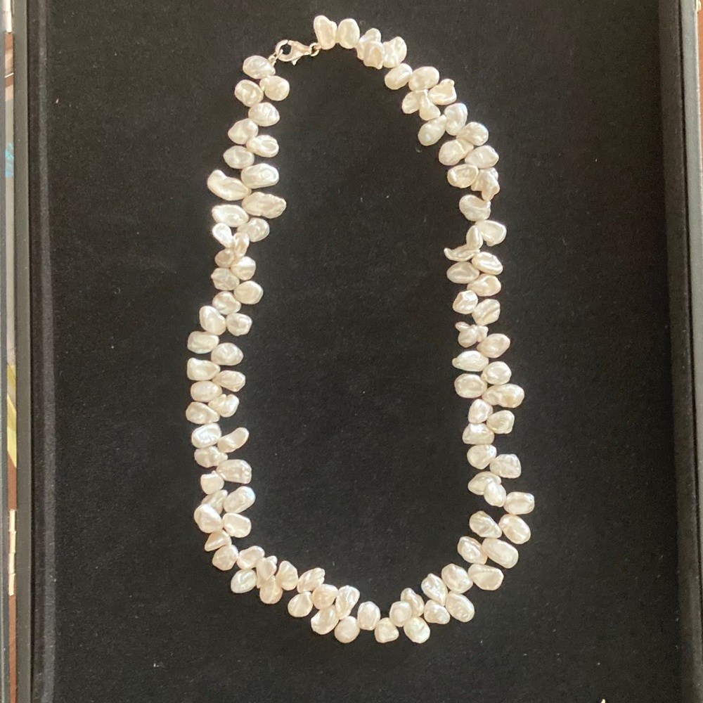 Lustrous Feather Pearl Necklace
